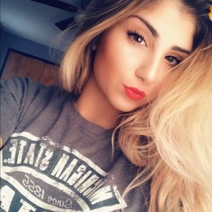 Meet your Posher, Amira